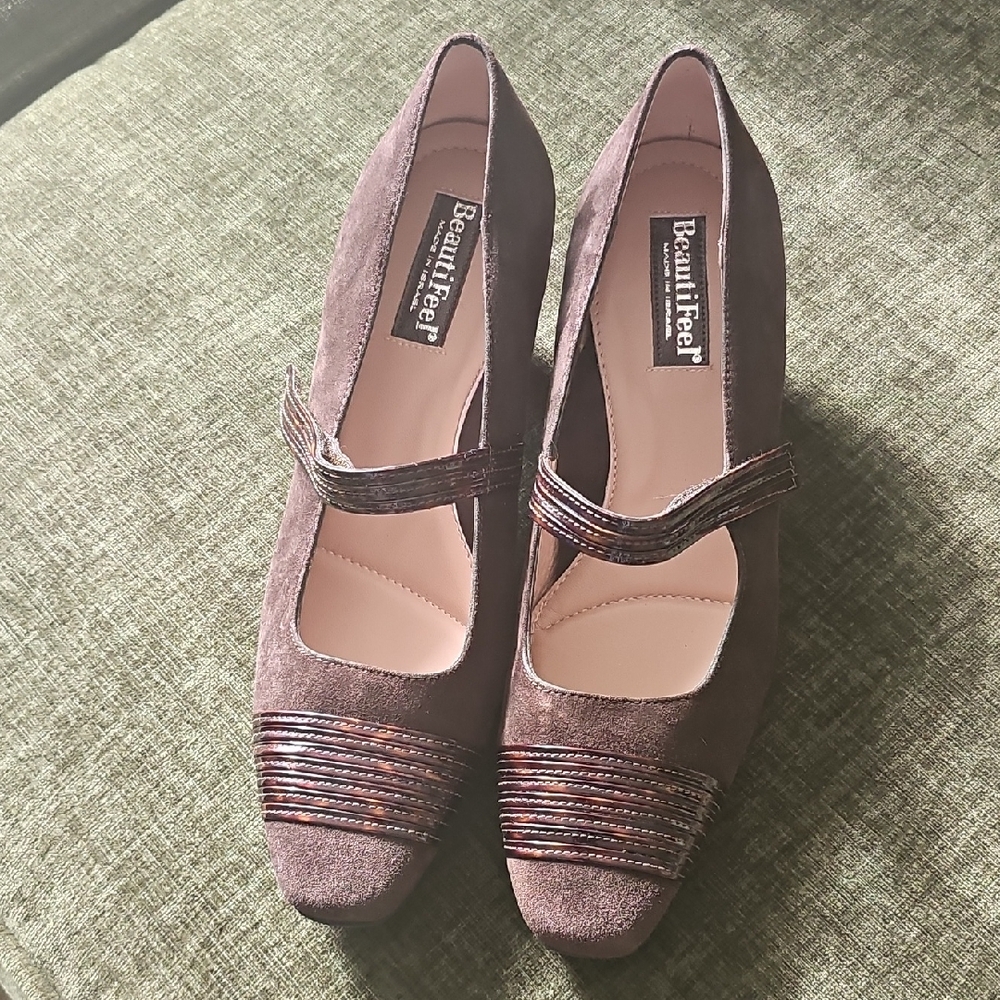 BeautiFeel Women's Suede Flats with Strap